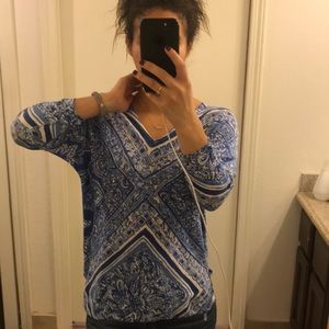 🎉FINAL SALE DROP🎉 🎀 Blue and White Sweater🎀